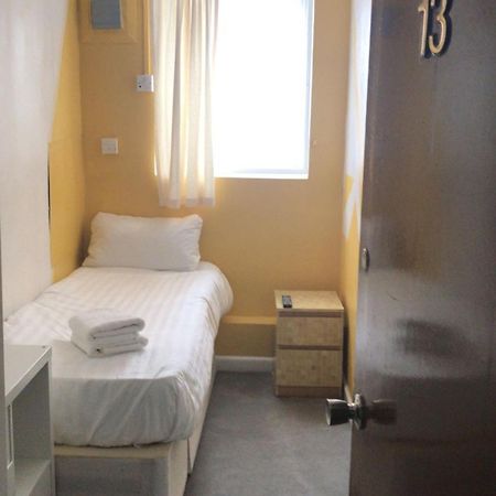 Acorn Lodge Guest House - Free Parking Госпорт Екстериор снимка