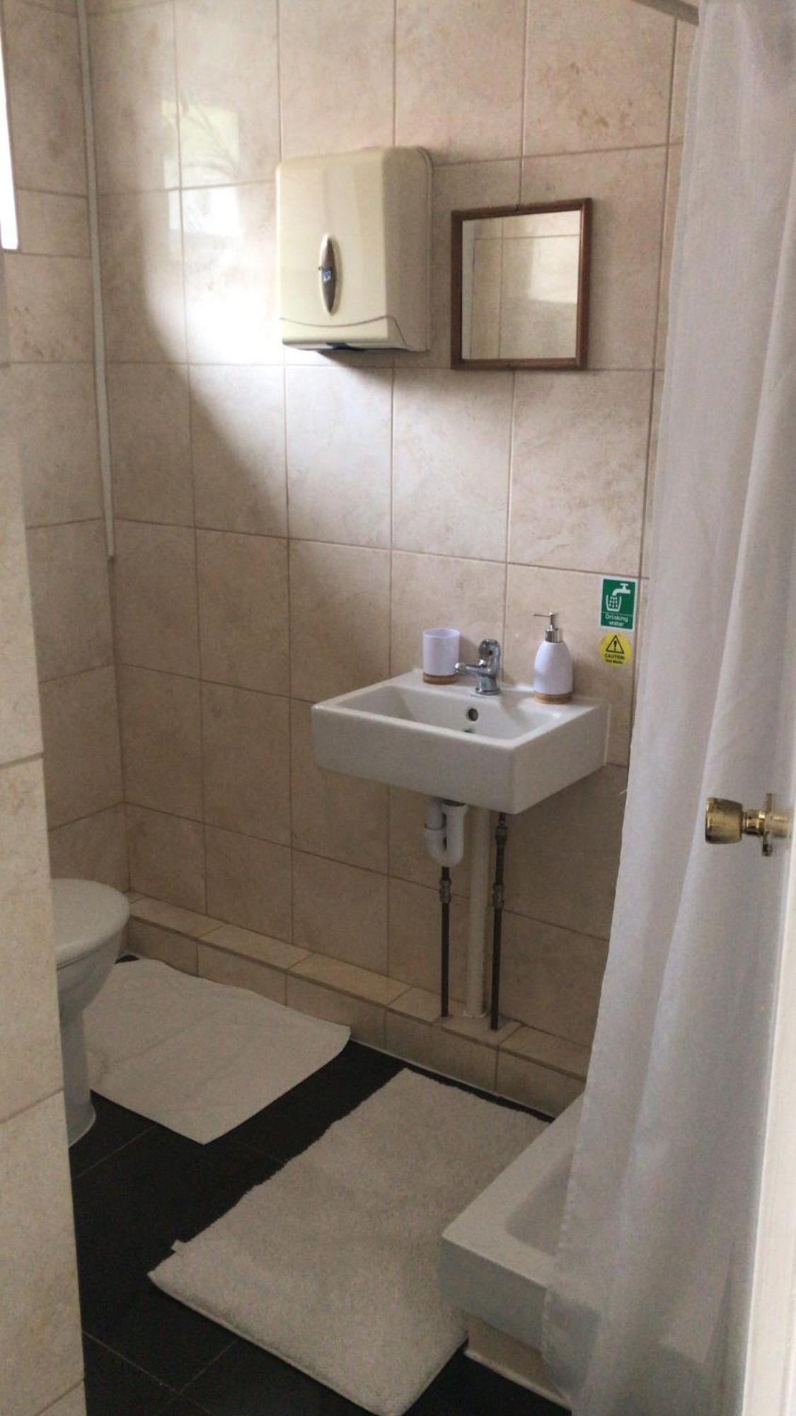 Acorn Lodge Guest House - Free Parking Госпорт Екстериор снимка