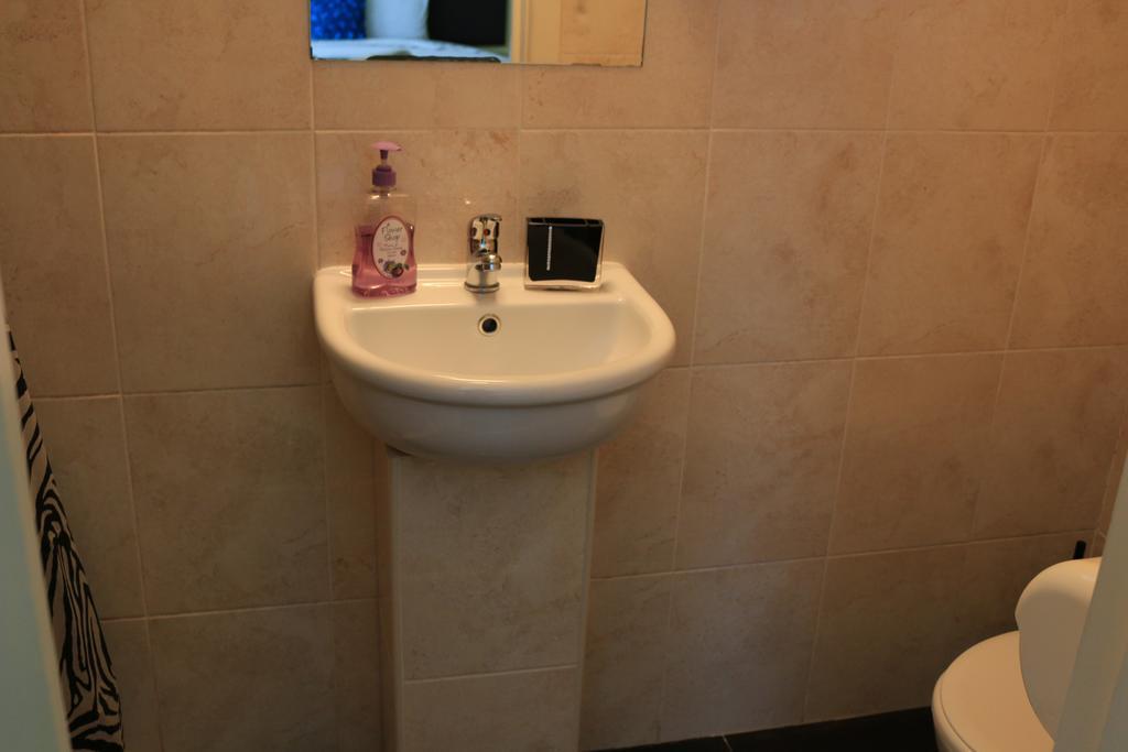 Acorn Lodge Guest House - Free Parking Госпорт Екстериор снимка