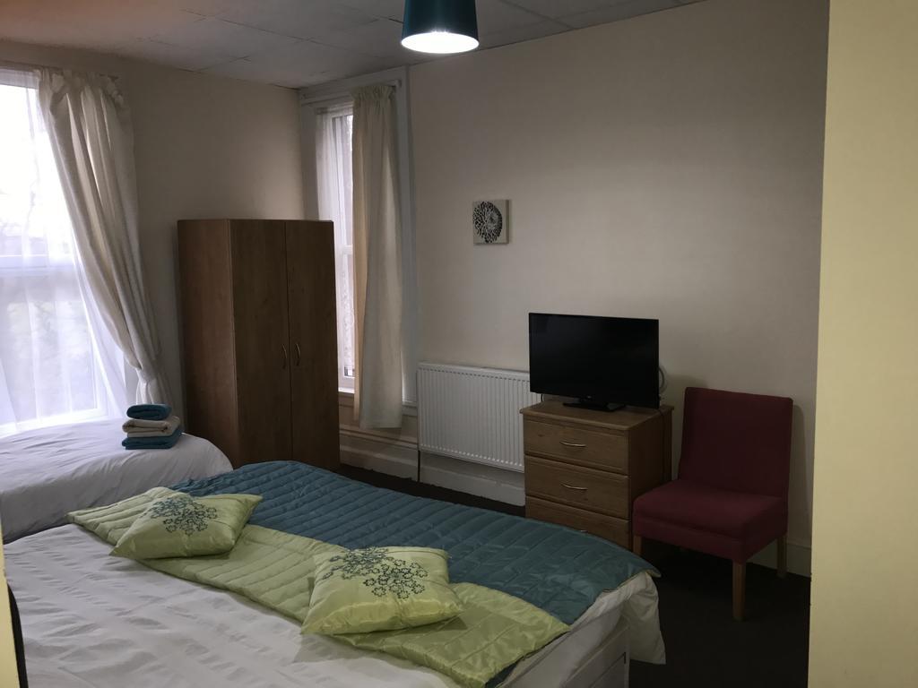 Acorn Lodge Guest House - Free Parking Госпорт Екстериор снимка