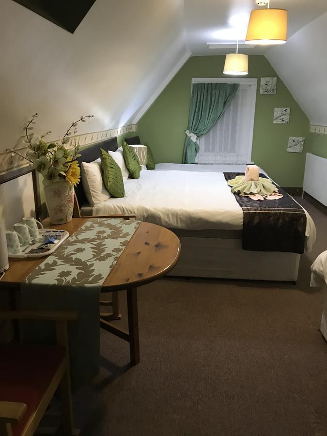 Acorn Lodge Guest House - Free Parking Госпорт Екстериор снимка