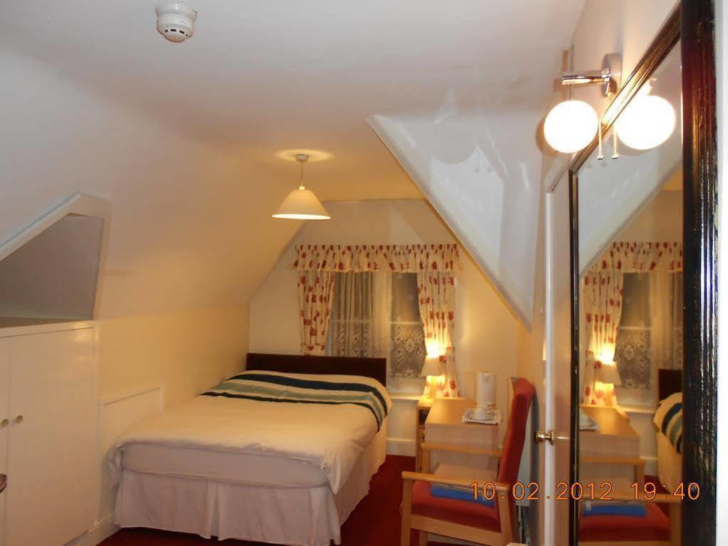 Acorn Lodge Guest House - Free Parking Госпорт Екстериор снимка